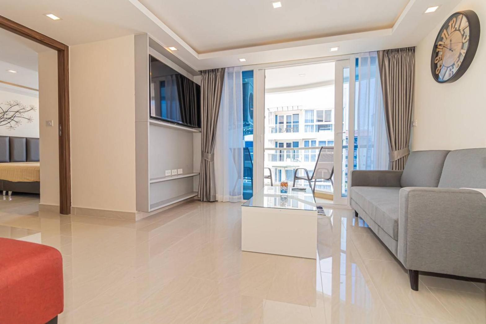Grand Avenue By Fantasea Beach Pattaya Ruang foto
